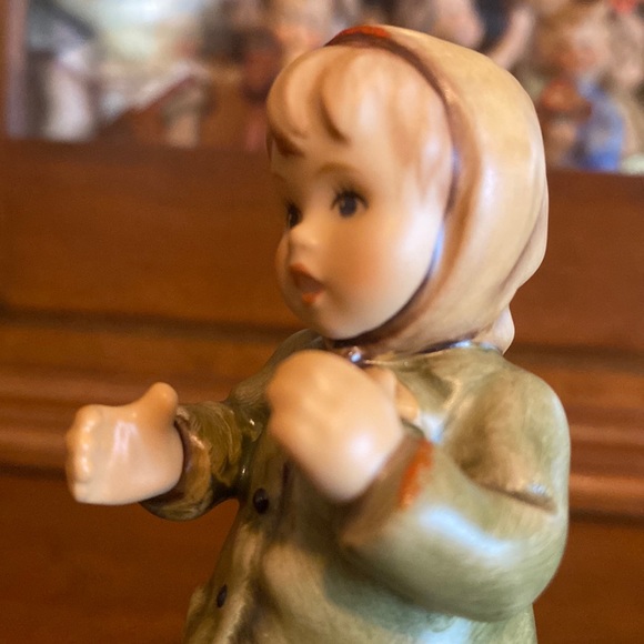 COPY 1  - 💛TM8 ‘Keeping Time’ Hummel Goebel #2183 - Picture 1 of 8